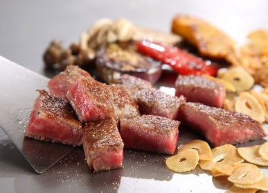 Enjoy Kobe beef at Teppanyaki NANIWA thumbnail