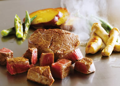 Enjoy Kobe beef at Teppanyaki NANIWA thumbnail
