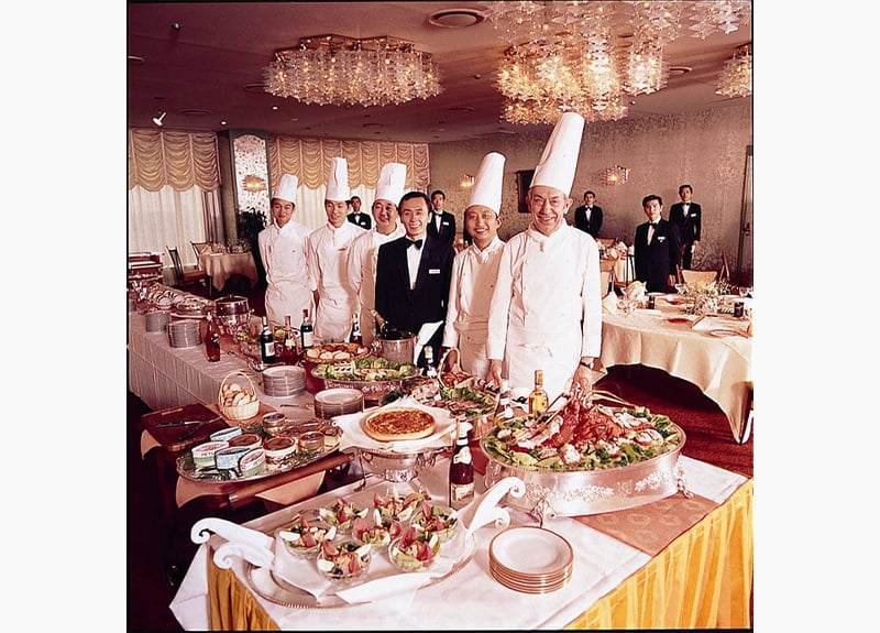 “Restaurant Chambord”First Chef André-Louis Vendreux (front row, far right)