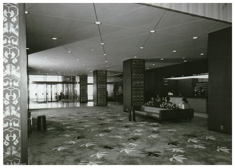 The lobby at that time (Osaka Royal Hotel)
