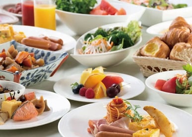 miniatura del desayuno buffet japonés y occidental